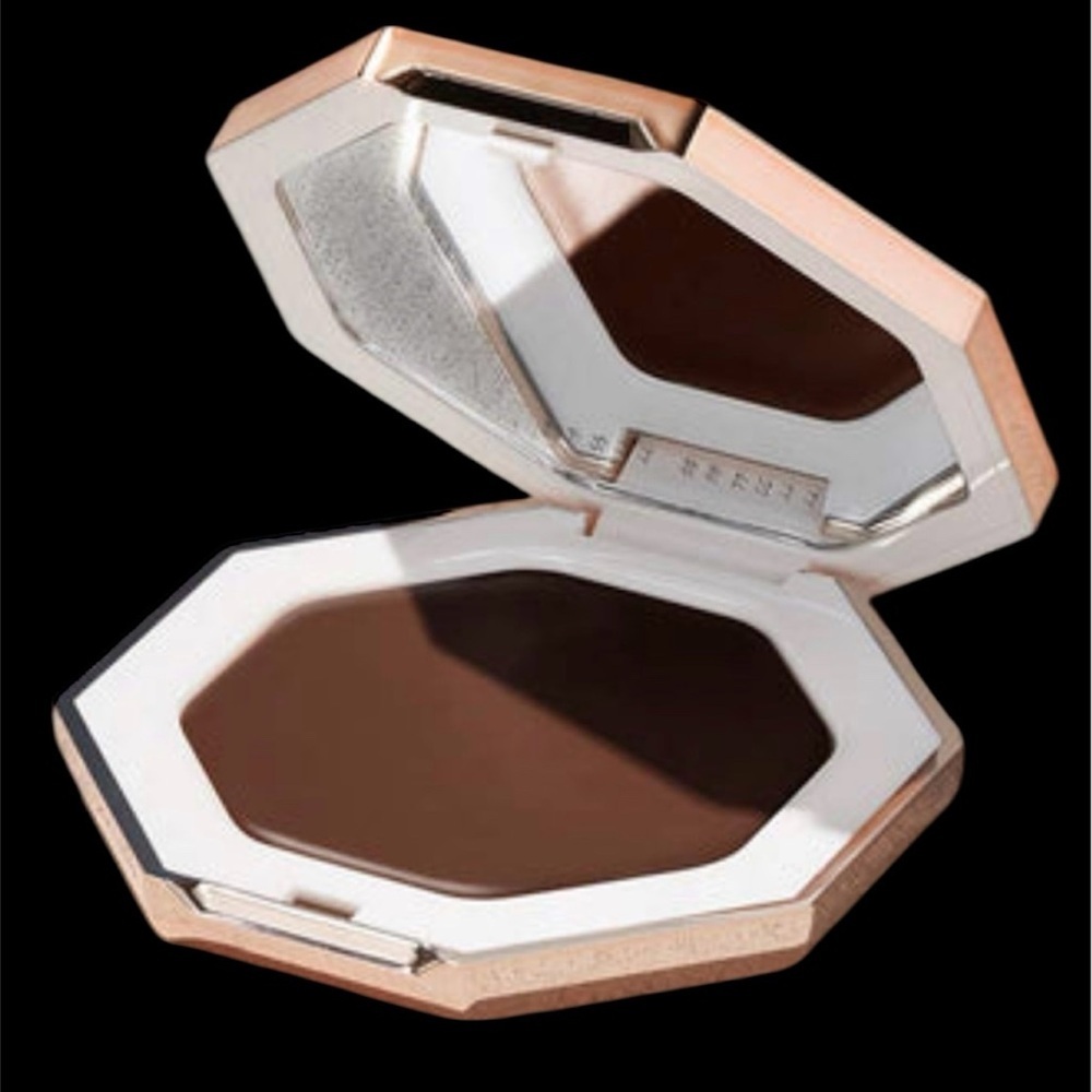 Fenty Beauty by Rihanna
Cheeks Out Freestyle Cream Bronzer